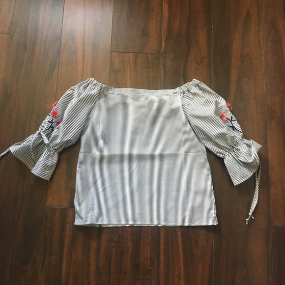 Off shoulder striped blouse - Picture 3 of 6